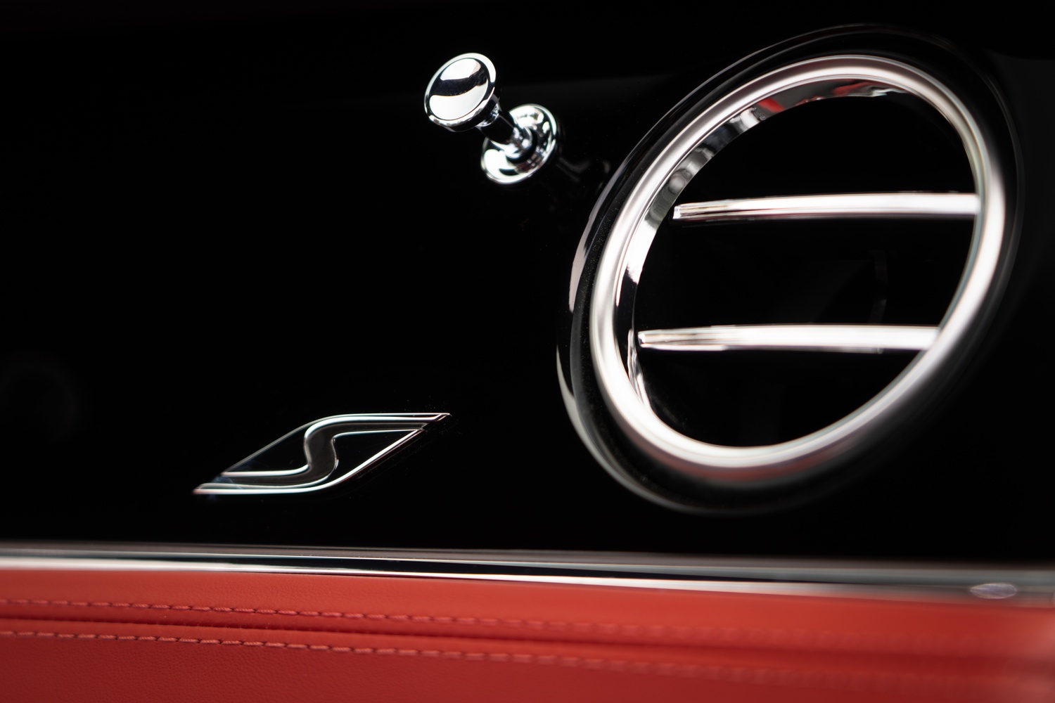 Good luck Corporation tense video/update) Bentley lansează noile Flying Spur S, Continental GT S şi GTC  S