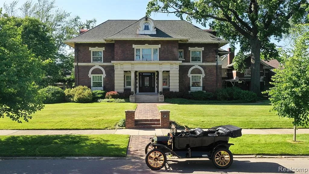 Devise downstairs setup foto) În Detroit a fost scoasă la vânzare fosta locuinţă a lui Henry Ford.  Nu ai spune că e din 1908
