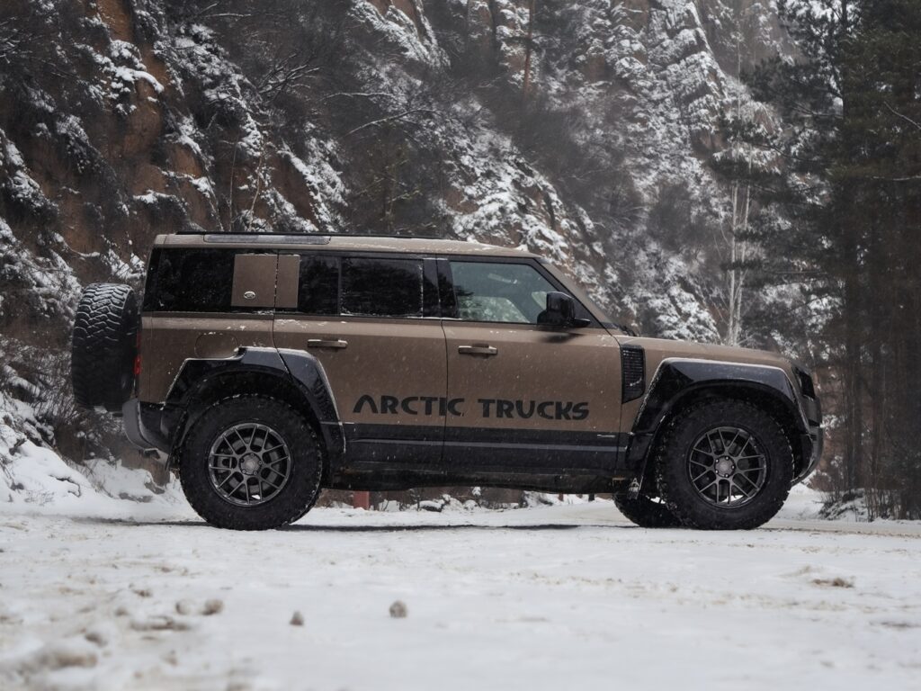 (video) Dorinţa a fost ascultată. Arctic Trucks a modificat noul Land ...