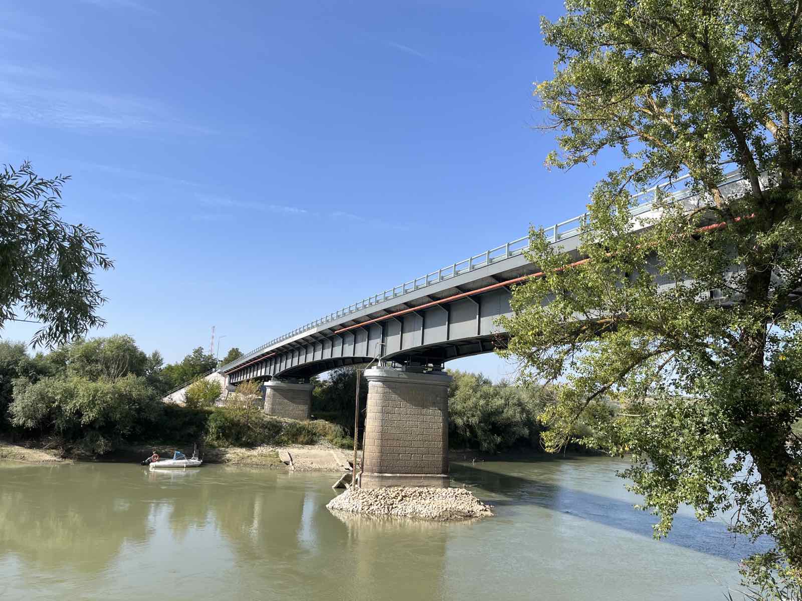 Podul reparat de la Albița
