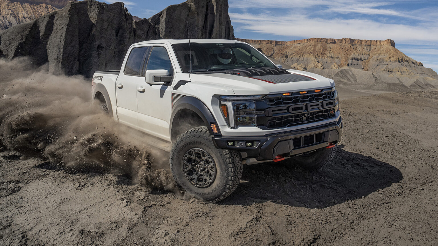 Copper Raptor Ram TRX a predat coroana. Ford F-150 Raptor R facelift este cel mai ...