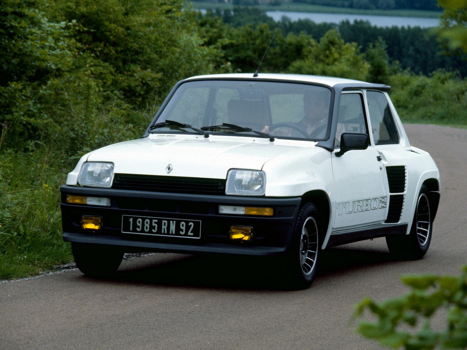 Fantasticul Renault 5 Turbo cu motor central