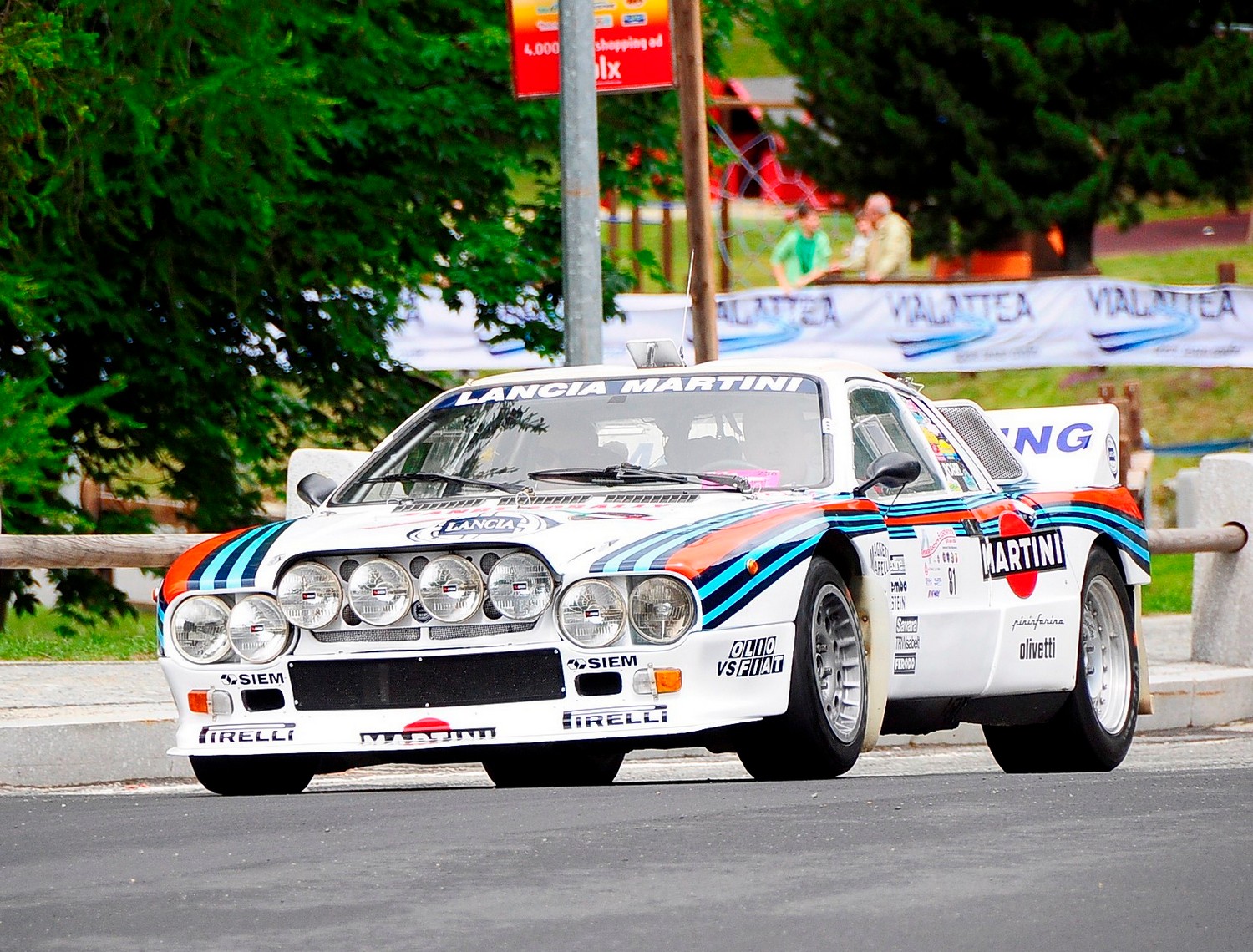 Lancia 937 domina cursele pe asfalt