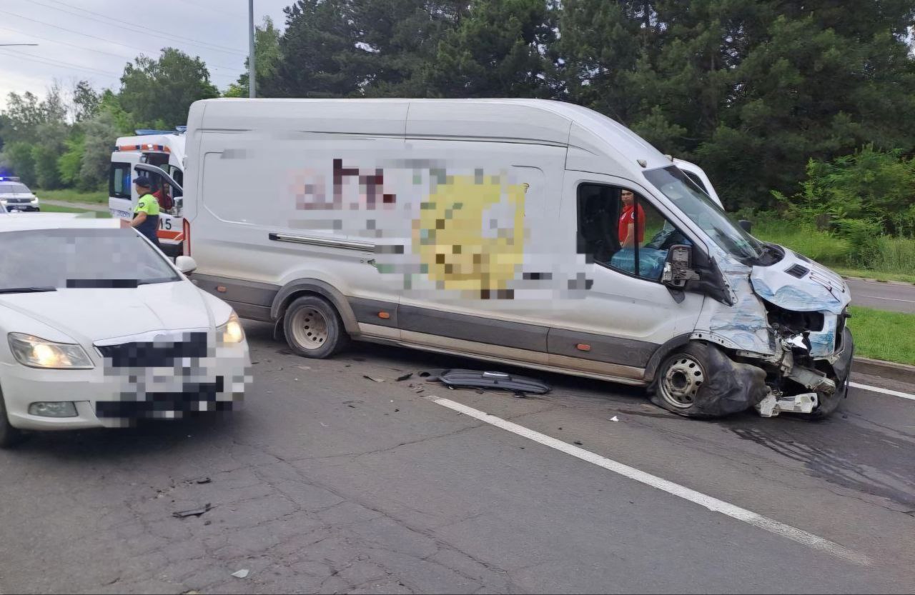 Accident matinal grav pe bulevardul Dacia