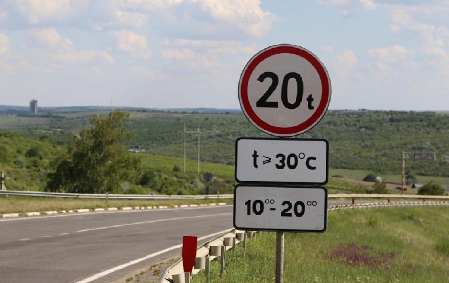 În zilele cu temperaturi de peste 30 de grade Celsius nu au voie să circule o categorie de autovehicule, cele de mare tonaj.