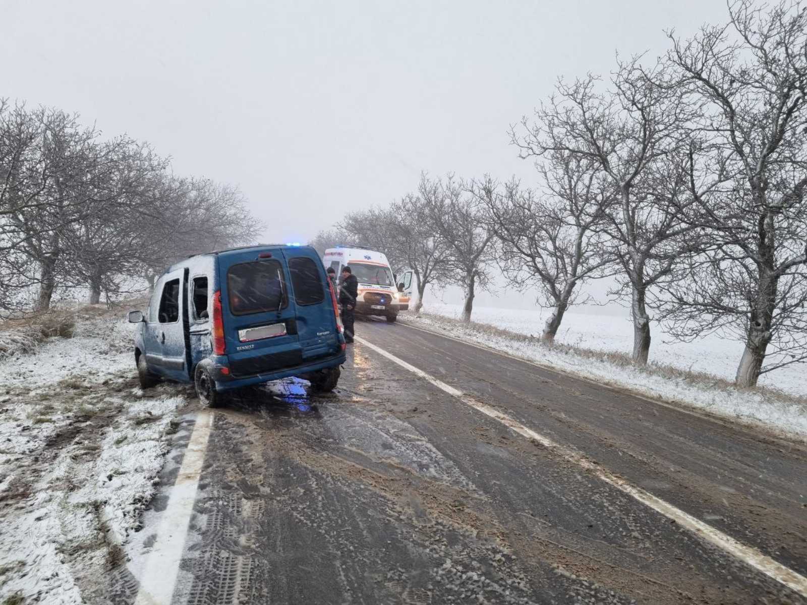 Poliția din Cantemir a fost sesizată cu privire la producerea unui accident rutier matinal pe traseul din localitatea Cîrpești.