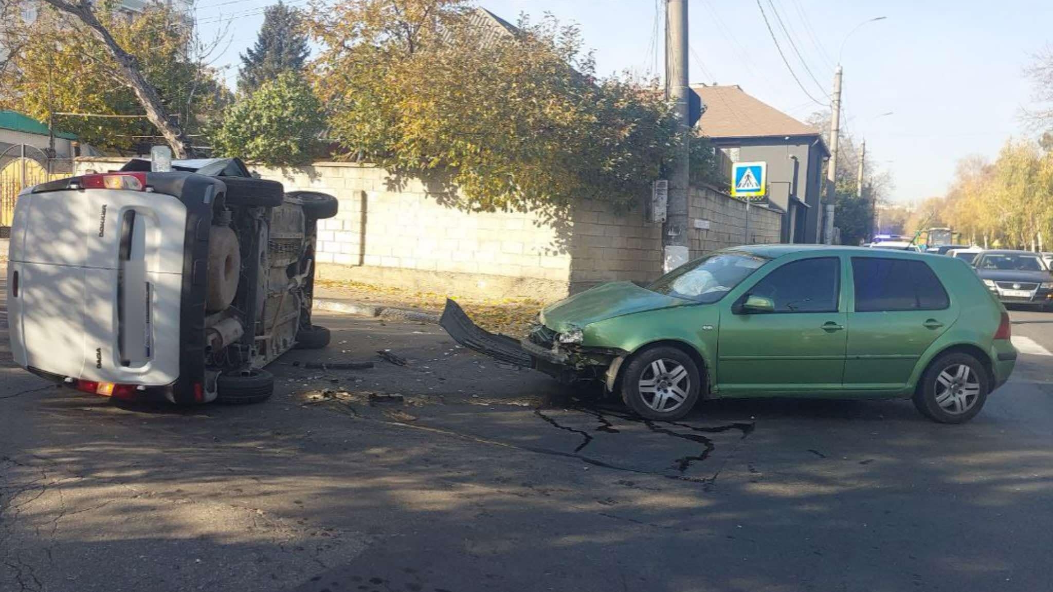 Accident grav într-o intersecție nedirijată din sectorul Buiucani. Doi copii mici au ajuns la spital