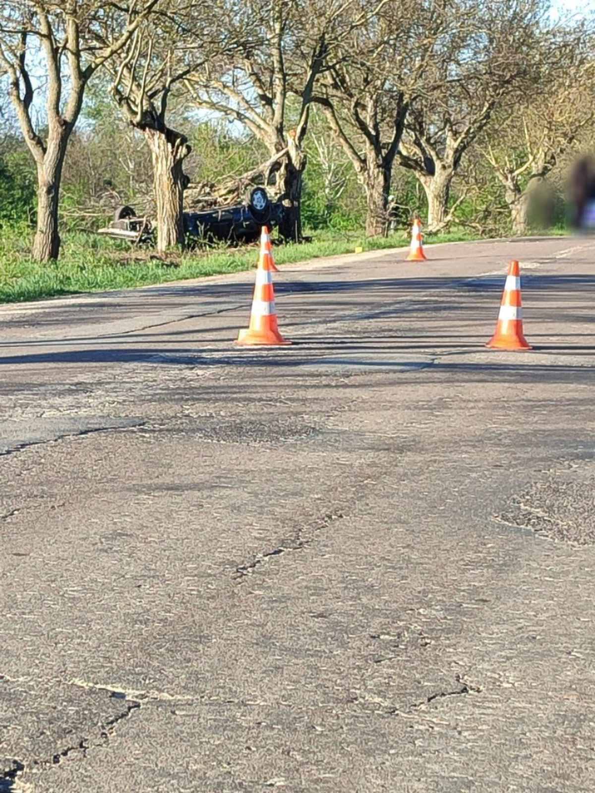 Raionul Briceni: Doi tineri au urcat într-o mașină condusă de un șofer beat. Unul a decedat