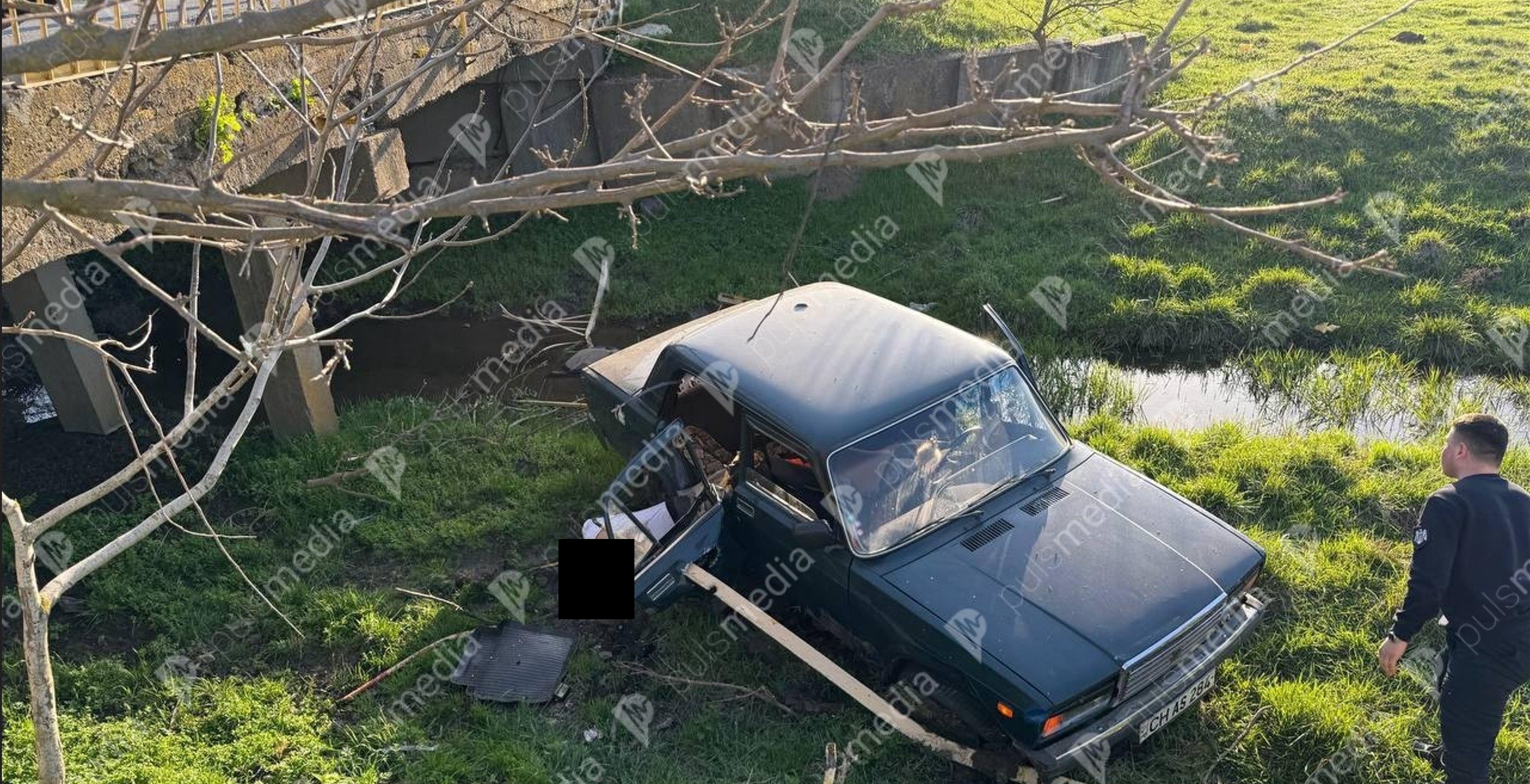 Raionul Cahul: Un bărbat a căzut cu mașina de pe un pod în Duminica Paștelui și a decedat