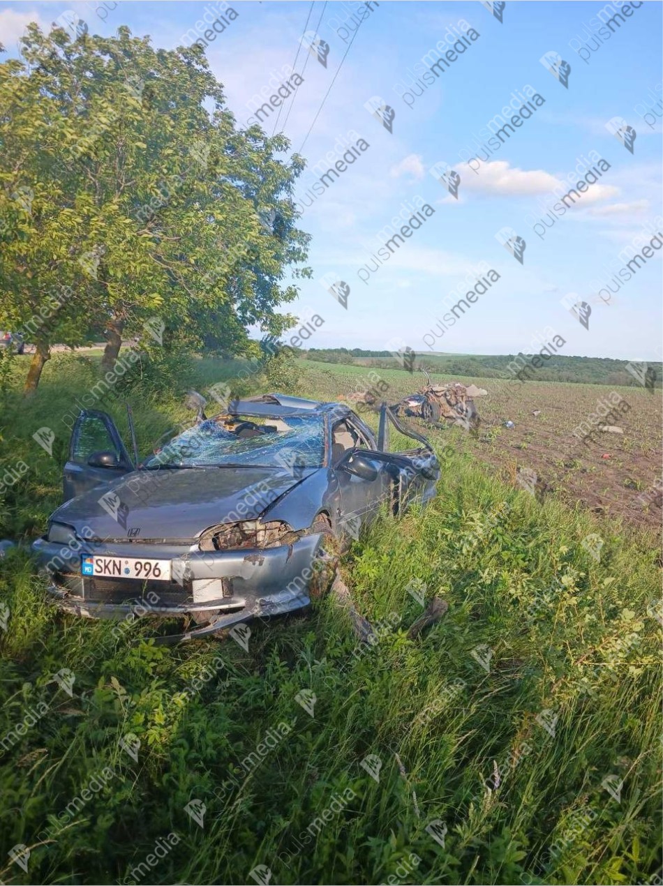 Control pierdut pe traseul R15 din raionul Glodeni: O Honda Civic s-a rupt în două