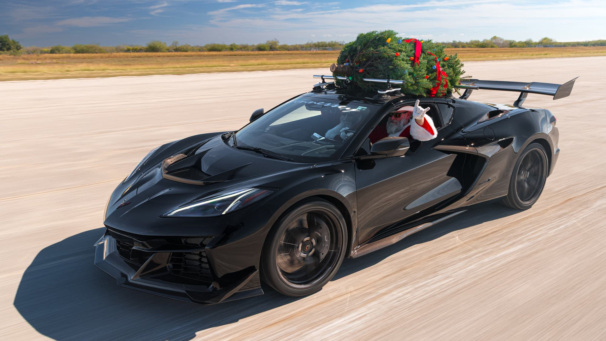 (video) Un nou record marca Hennessey Performance: 315 km/h cu brad pe acoperiș